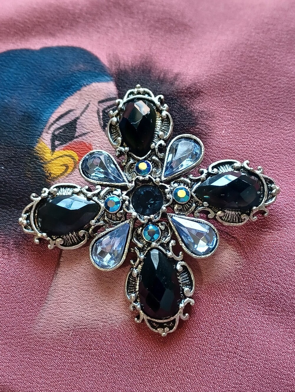Vintage 1928 Jewelry Co. Blue Black Rhinestone Maltese Cross Brooch Pin✨️